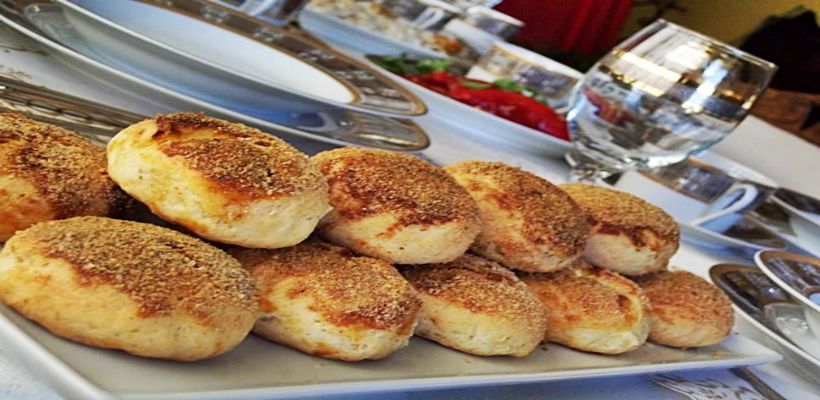 8 Kişilik 321 Poğaça Susamlı Tarifi ve Malzemeleri