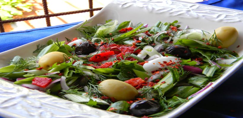 8 Kişilik Acılı Soğan Salatası Tarifi ve Malzemeleri