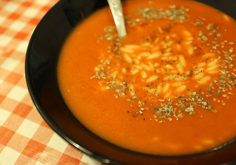 8 Kişilik Arpa Şehriyeli Domates Çorbası Tarifi ve Malzemeleri