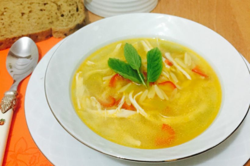 8 Kişilik Arpa Şehriyeli Tavuk Çorbası Tarifi ve Malzemeleri