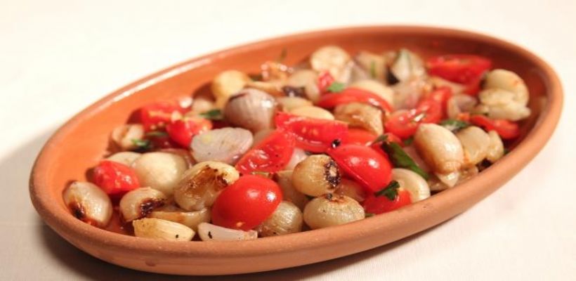 8 Kişilik Arpacık Soğan Salatası Tarifi ve Malzemeleri