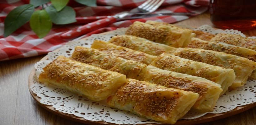 Bezelyeli Tavuklu Börek Tarifi ve Malzemeleri