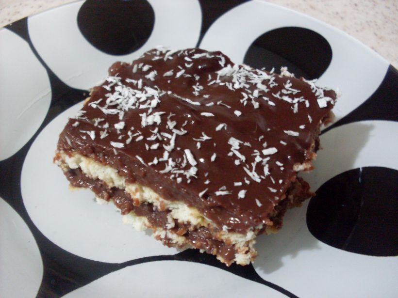 8 Kişilik Bisküvili Pudingli Rulo Pasta Tarifi ve Malzemeleri