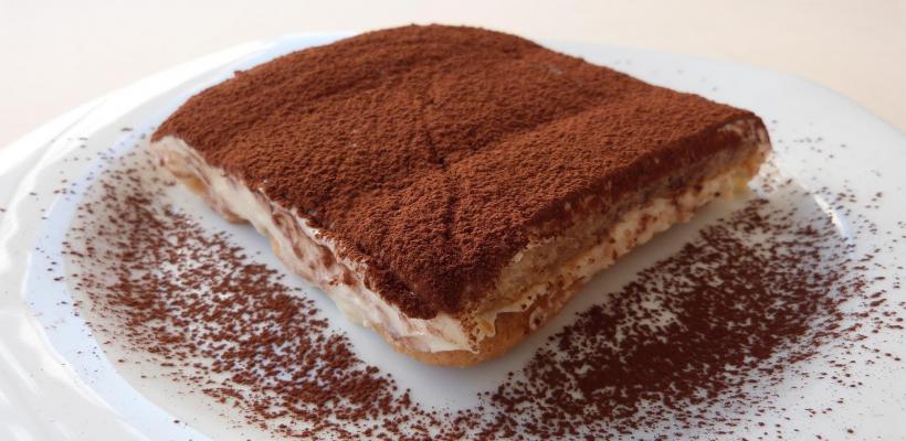 8 Kişilik Bisküvili Tiramisu Tarifi ve Malzemeleri