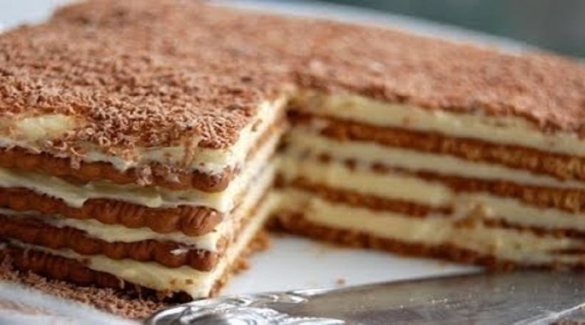 8 Kişilik Bisküvili Yalancı Tavuk Göğsü Tarifi ve Malzemeleri