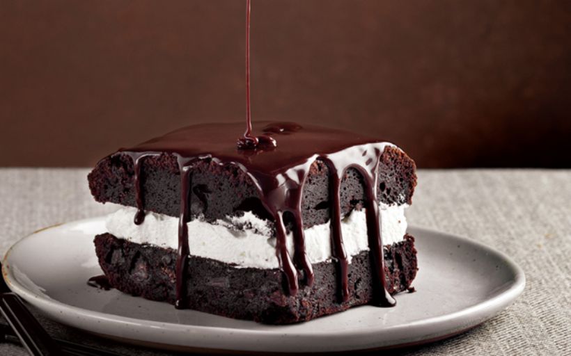 8 Kişilik Bol Çikolatalı Islak Kek Tarifi ve Malzemeleri