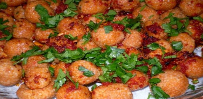 Bulgurlu Salçalı Köfte Tarifi ve Malzemeleri