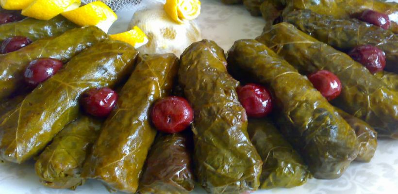 8 Kişilik Bulgurlu Yaprak Sarma Tarifi ve Malzemeleri