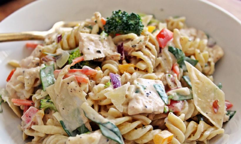 8 Kişilik Burgu Makarna Salatası Tarifi ve Malzemeleri