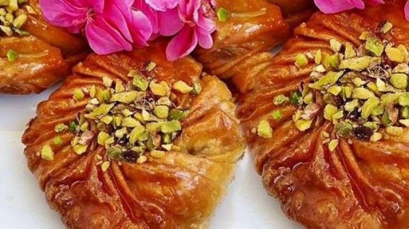 8 Kişilik Büzgülü Gül Tatlısı Tarifi ve Malzemeleri