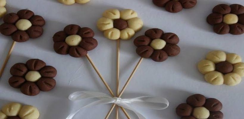 Çikolatalı Çiçek Kurabiye Tarifi ve Malzemeleri