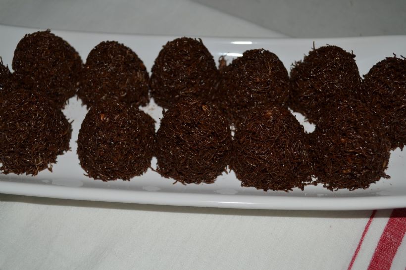 8 Kişilik Çikolatalı Kadayıf Tatlısı Tarifi ve Malzemeleri