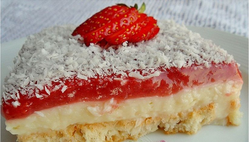 Çilekli Bisküvili Muhallebi Tarifi ve Malzemeleri