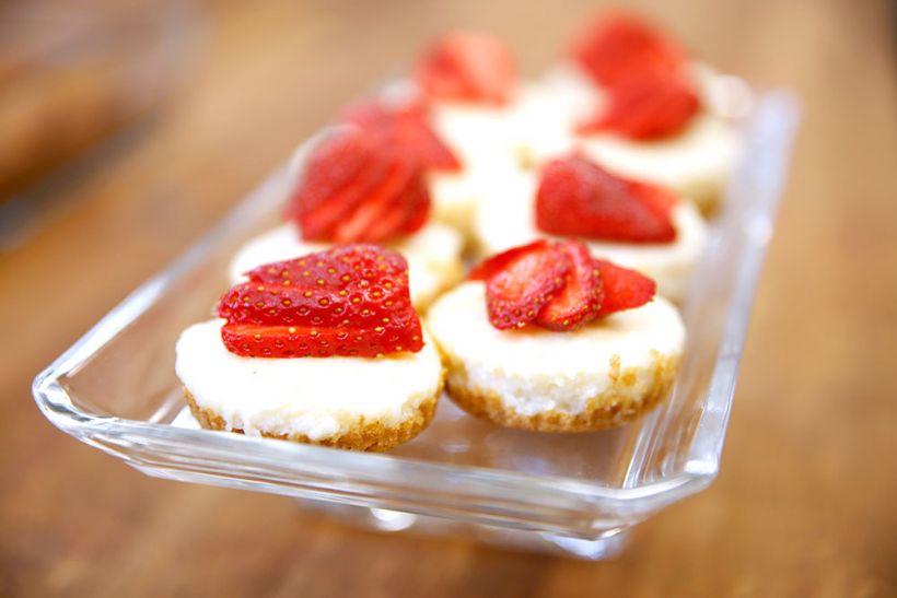 8 Kişilik Çilekli İrmik Tatlısı Tarifi ve Malzemeleri