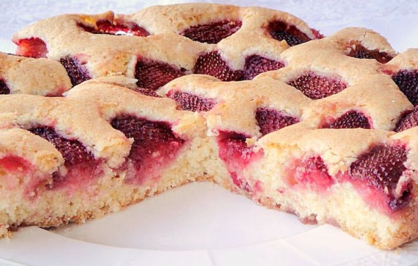 8 Kişilik Çilekli Kek Tarifi ve Malzemeleri