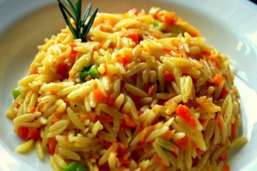 8 Kişilik Domatesli Arpa Şehriye Pilavı Tarifi ve Malzemeleri