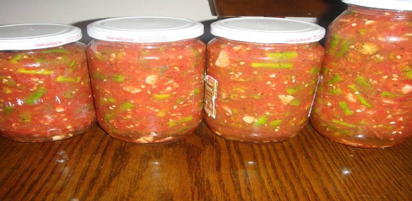8 Kişilik Domatesli Biber Turşusu Tarifi ve Malzemeleri