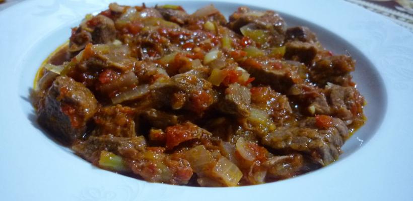 8 Kişilik Domatesli Et Sote Tarifi ve Malzemeleri