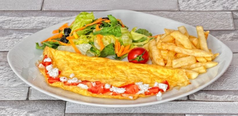 8 Kişilik Domatesli Peynirli Omlet Tarifi ve Malzemeleri