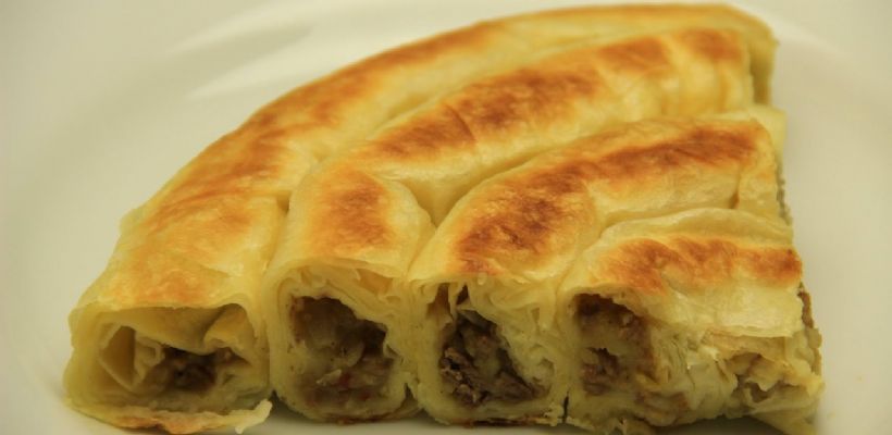 8 Kişilik Etli Börek Tarifi ve Malzemeleri