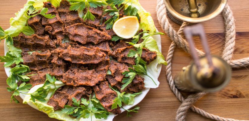 8 Kişilik Etli Çiğ Köfte Tarifi ve Malzemeleri