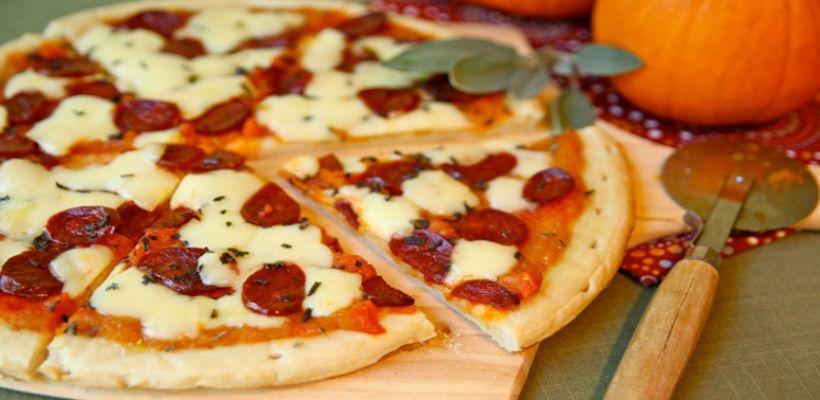 8 Kişilik Ev Yapımı Pizza Tarifi Tarifi ve Malzemeleri