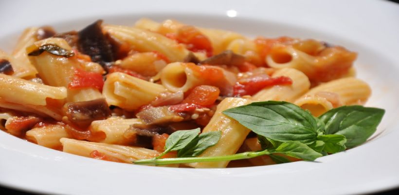 8 Kişilik Fırında Kepekli Makarna Tarifi ve Malzemeleri