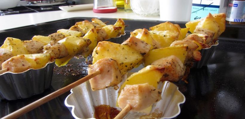 Fırında Patatesli Tavuk Şiş Tarifi ve Malzemeleri