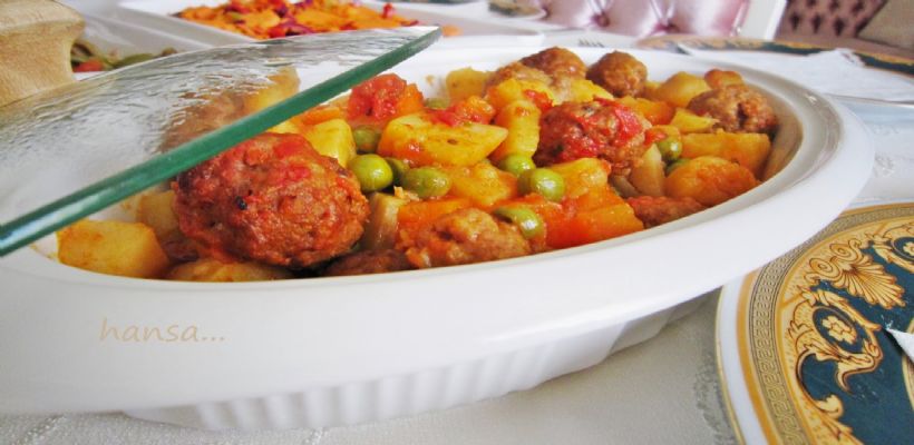 8 Kişilik Fırında Sulu Köfte Tarifi ve Malzemeleri