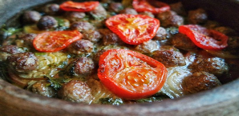 Güveçte Salçalı Köfte Tarifi ve Malzemeleri