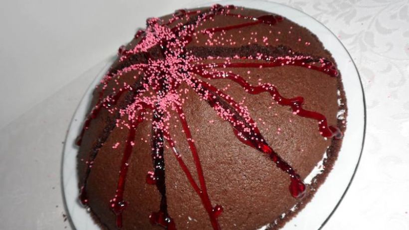 Halleyli Yanardağ Pastası Tarifi ve Malzemeleri