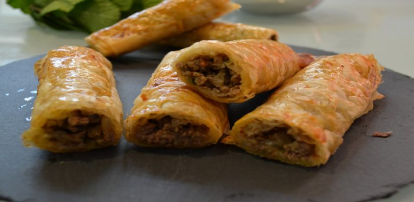 Hazır Yufkadan Kıymalı Börek Tarifi ve Malzemeleri