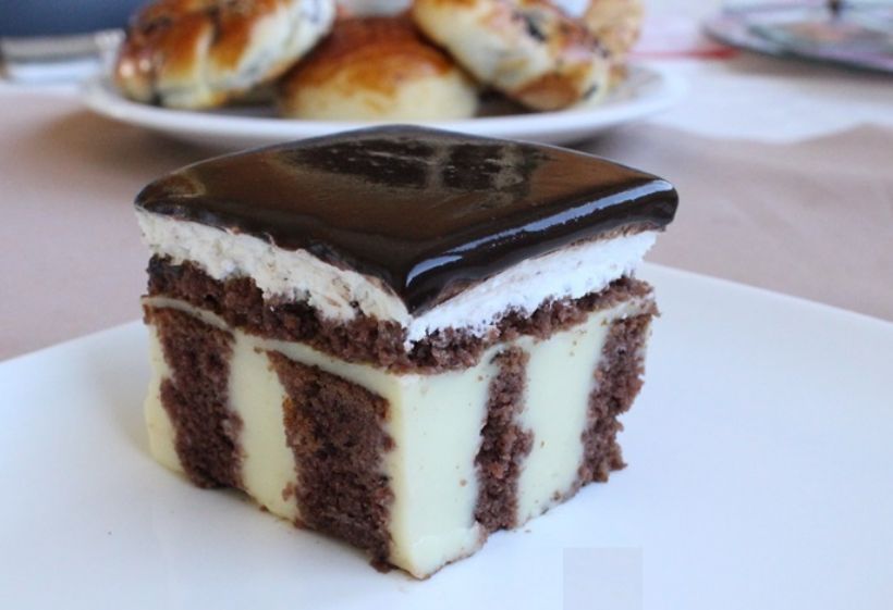 İçi Pudingli Kek Tarifi ve Malzemeleri