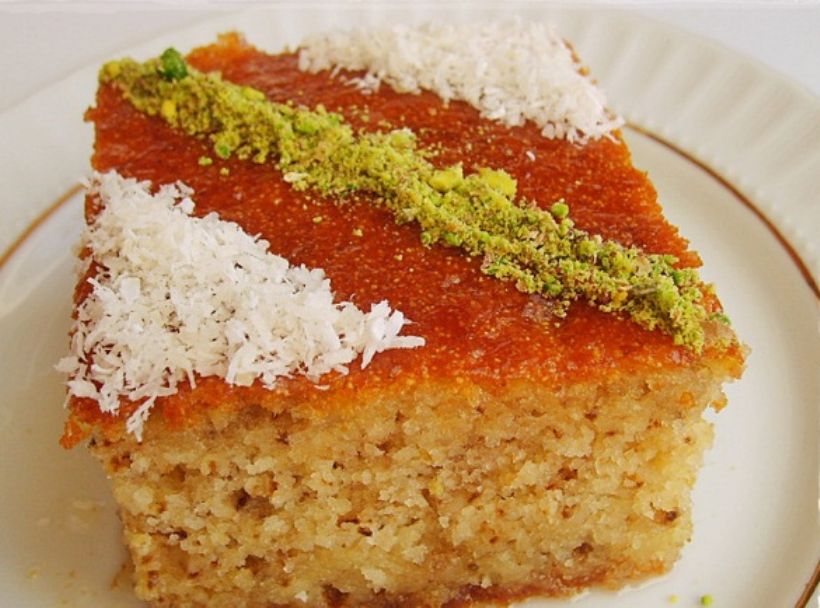 İrmikli Yoğurt Tatlısı Tarifi ve Malzemeleri