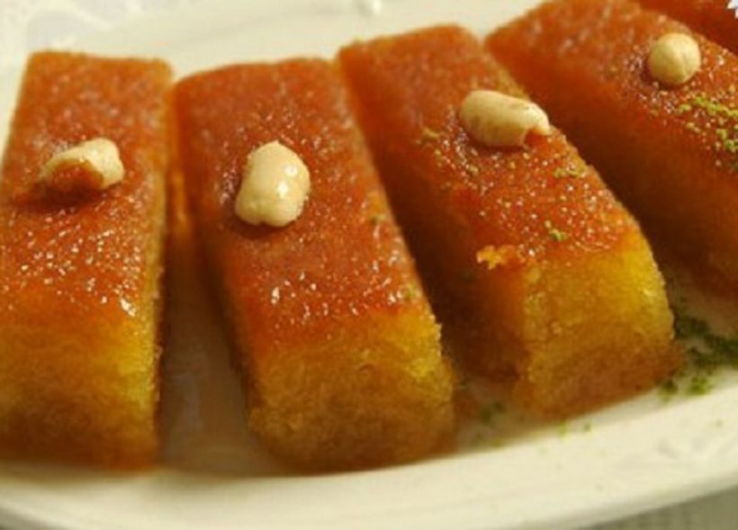 İrmiksiz Yoğurt Tatlısı Tarifi ve Malzemeleri