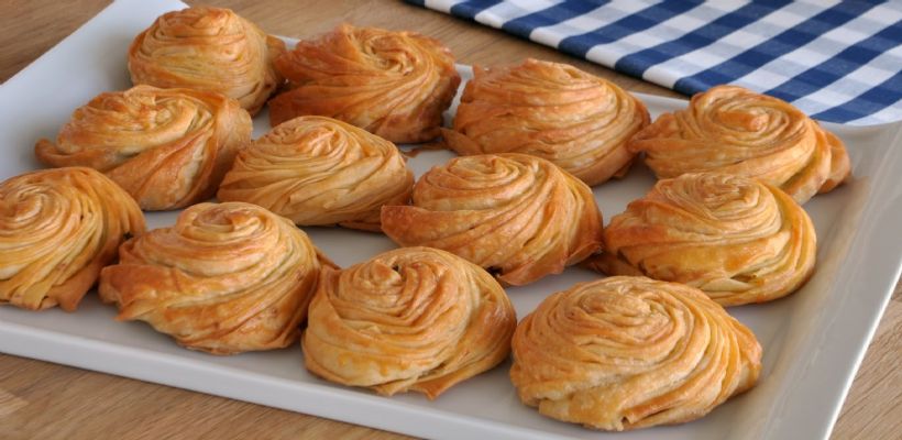 8 Kişilik Ispanaklı Gül Poğaça Tarifi ve Malzemeleri
