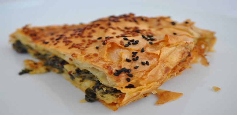 8 Kişilik Ispanaklı Kıymalı Börek Tarifi ve Malzemeleri