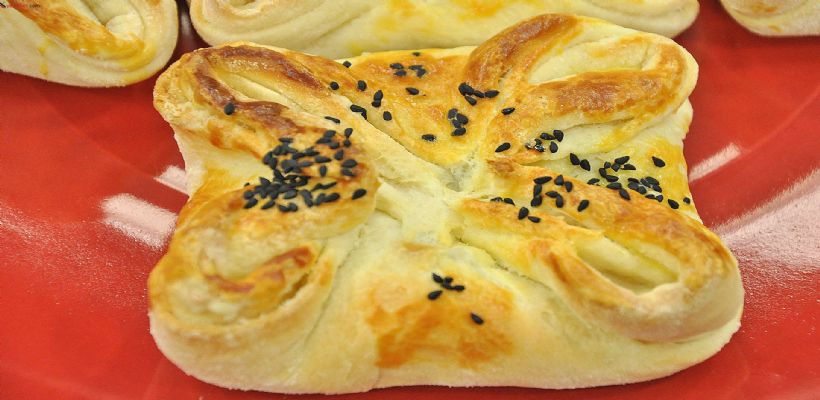 Ispanaklı Midye Börek Tarifi ve Malzemeleri