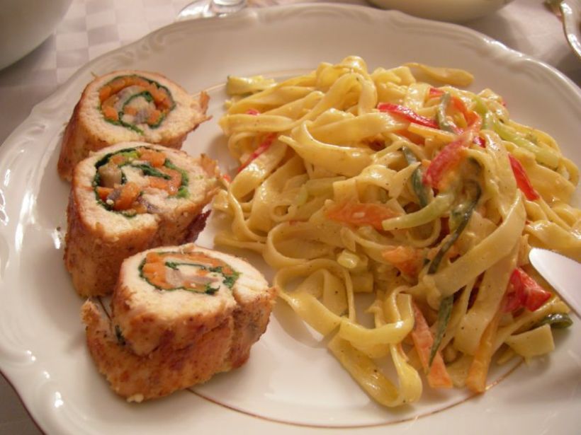 8 Kişilik Ispanaklı Tavuk Sarma Tarifi ve Malzemeleri