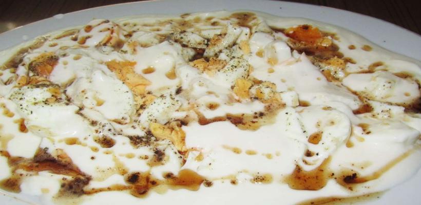 Kahvaltılık Yoğurtlu Yumurta Tarifi ve Malzemeleri