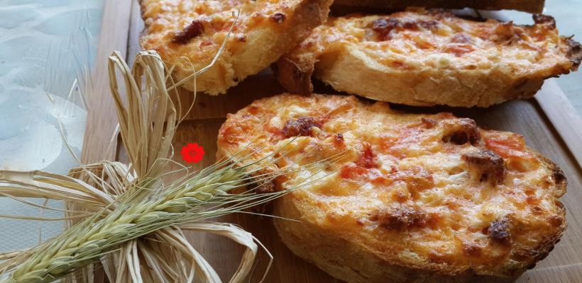 8 Kişilik Kahvaltılık Yumurtalı Peynirli Ekmek Tarifi ve Malzemeleri