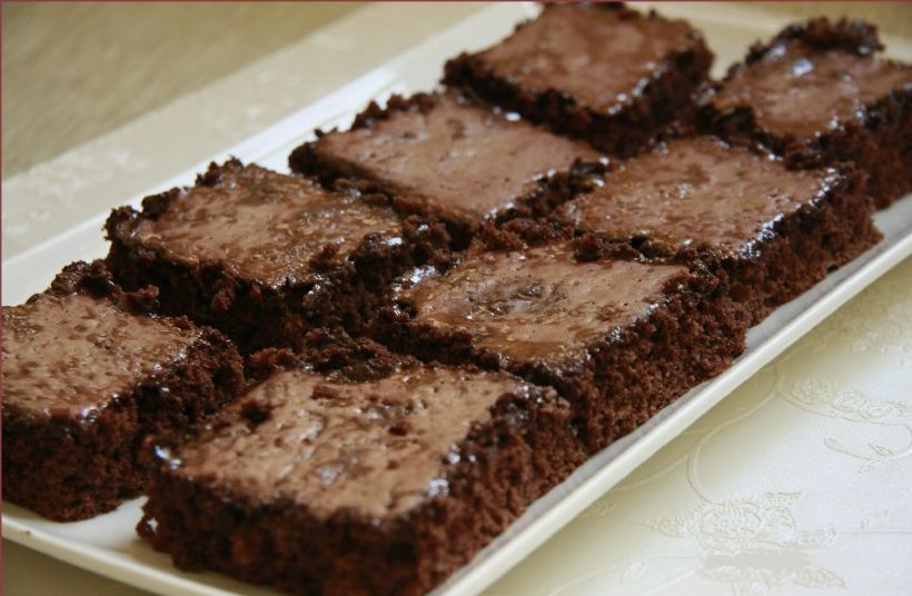 8 Kişilik Kakaolu Islak Kek Browni Tarifi ve Malzemeleri