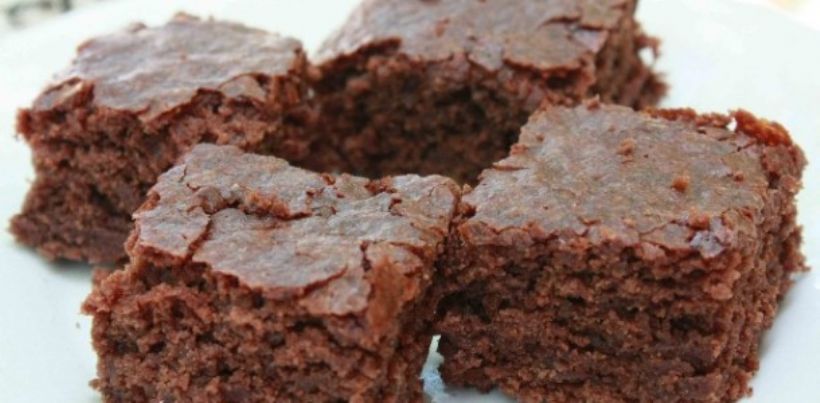 8 Kişilik Kakaolu Yumuşak Kek Tarifi ve Malzemeleri