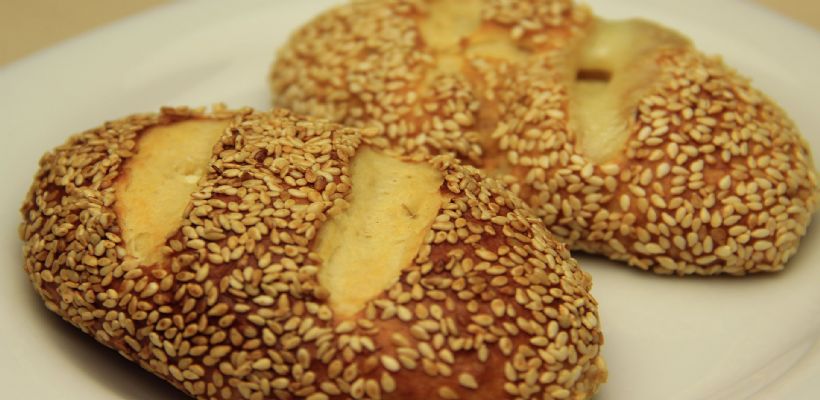 Kaşarlı Susamlı Poğaça Tarifi ve Malzemeleri