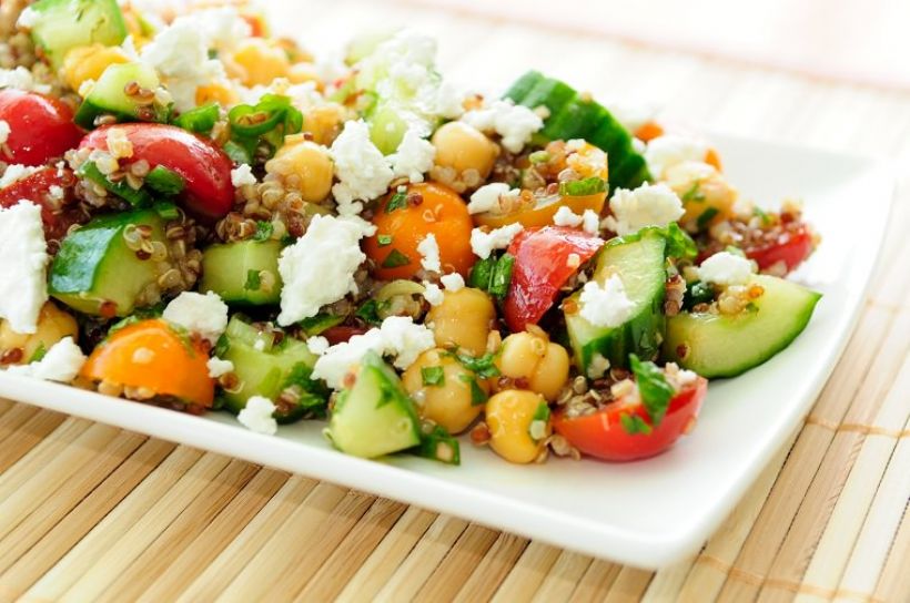 8 Kişilik Kinoa Salatası Tarifi ve Malzemeleri