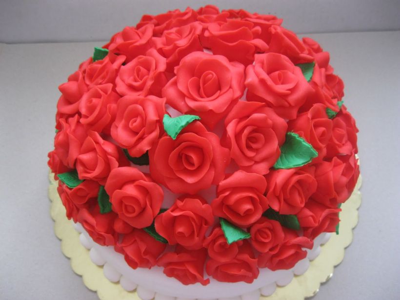 8 Kişilik Kırmızı Gül Tatlısı Tarifi ve Malzemeleri