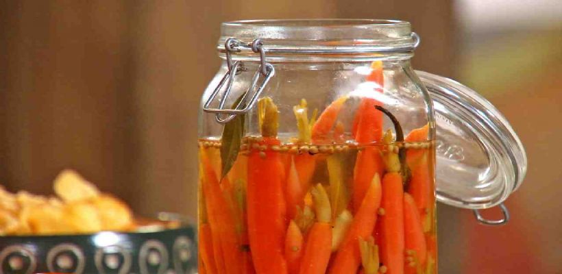 Kırmızı Havuç Turşusu Tarifi ve Malzemeleri