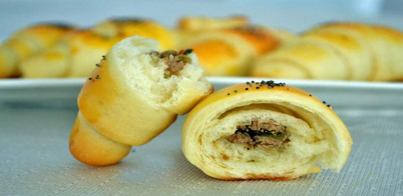 8 Kişilik Kıymalı Açma Poğaça Tarifi ve Malzemeleri