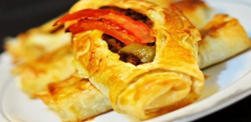 Kıymalı Karnıyarık Poğaça Tarifi ve Malzemeleri