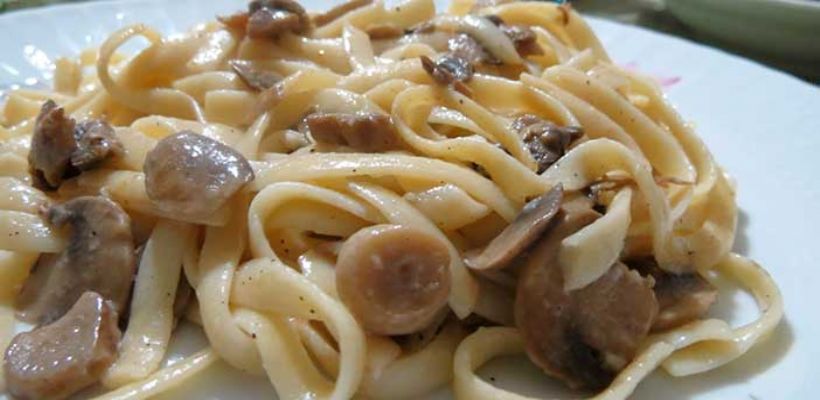 8 Kişilik Kıymalı Mantarlı Makarna Tarifi ve Malzemeleri